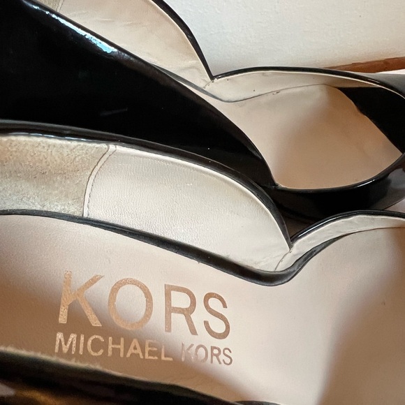 KORS Michael Kors Black Patent Leather Wedge Heels Peep Toe Women’s Size 9.5 - Picture 4 of 8